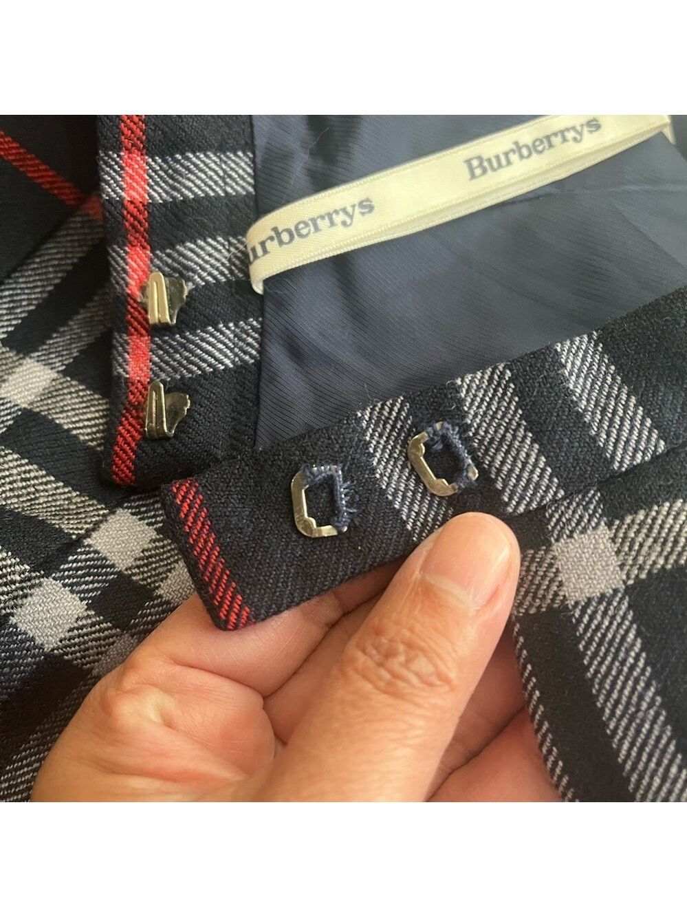 BURBERRYS JAPAN VINTAGE PLEATED BLUE SKIRT - Picture 7 of 11